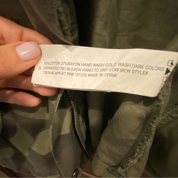 Ashley by 26 International Floral Embroidered Camo Jacket size small - Picture 12 of 12